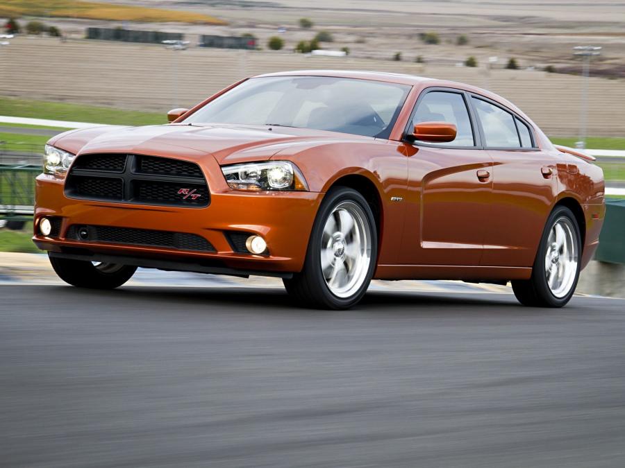  Dodge Charger R/T 2011 года  (фото 10 из 14)